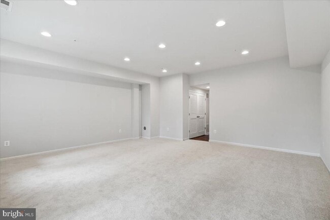 Building Photo - 309 Spring Bank Way