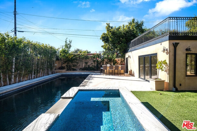 Building Photo - 139 S Kilkea Dr