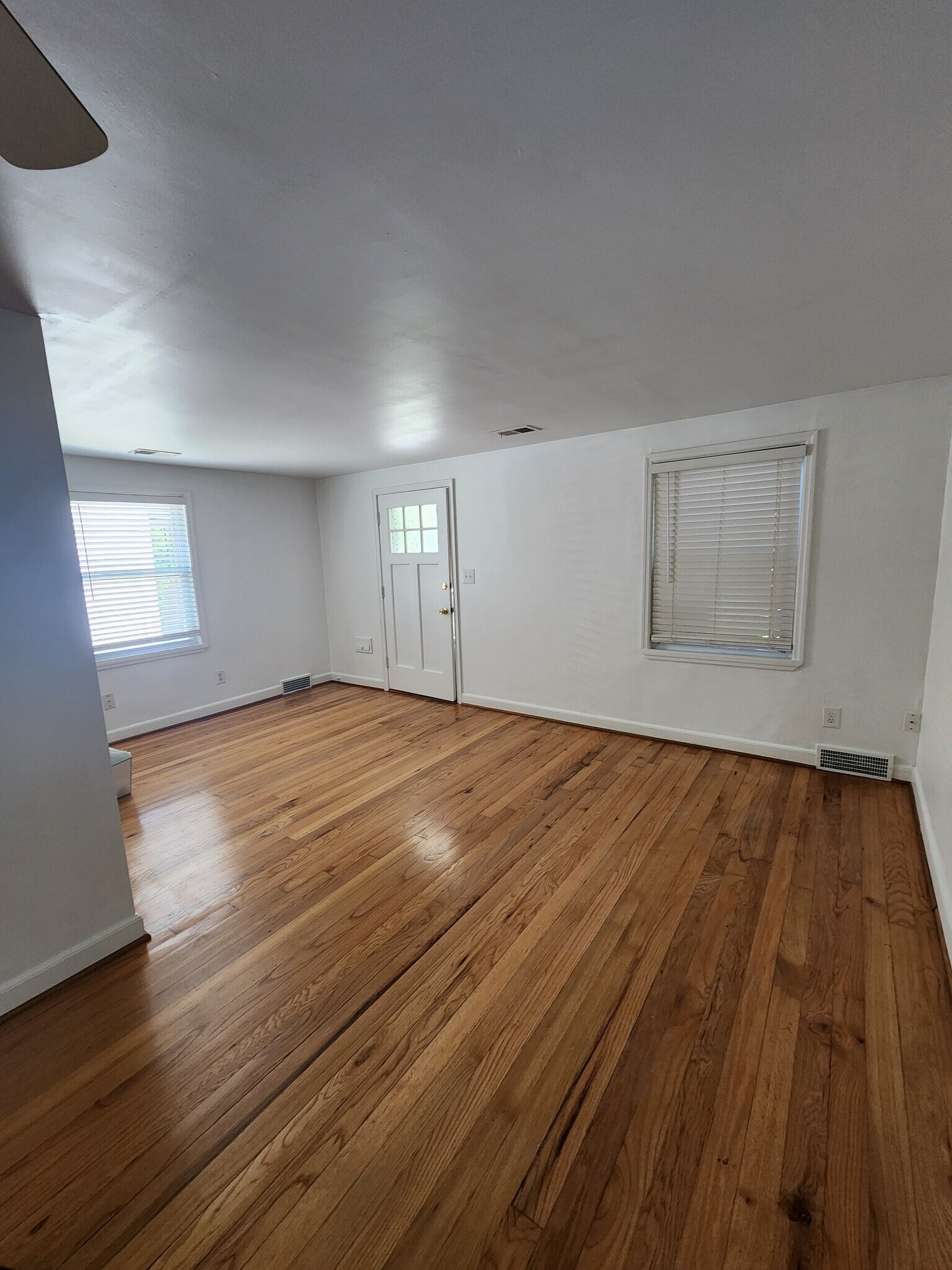 Living Room - 505 E 28th Ave