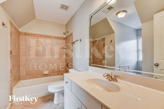 Building Photo - 3611 Courtyard Ln