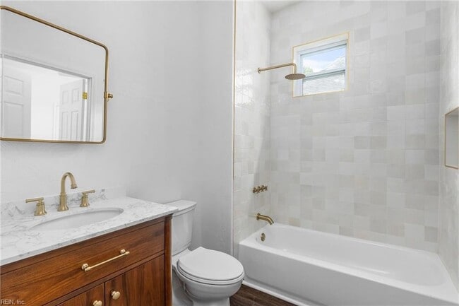 Building Photo - 410 W 29th St