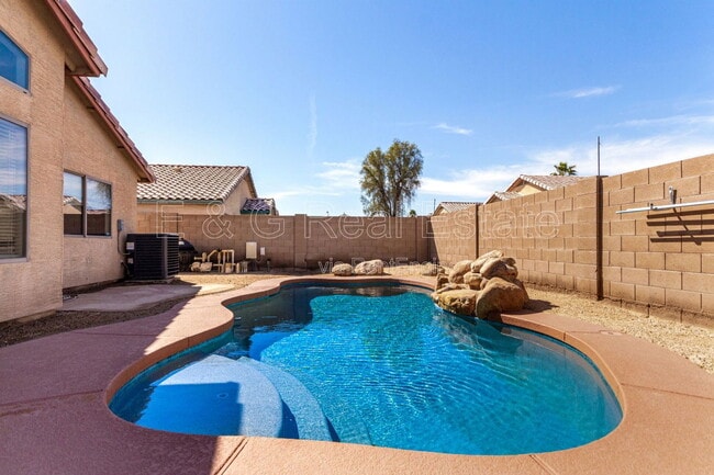 Building Photo - 15820 W Monroe St