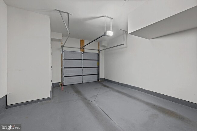 Building Photo - 148 Stowe Dr