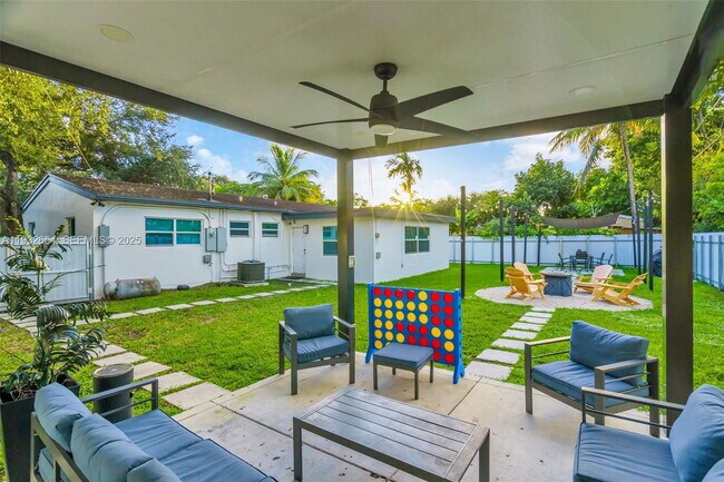 Building Photo - 695 NE 160th St