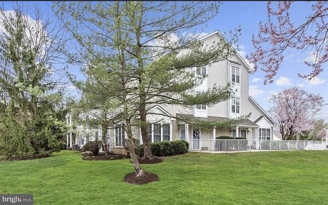 Building Photo - 904B Oliphant Ln