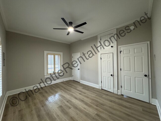 Building Photo - Renovated in city home!