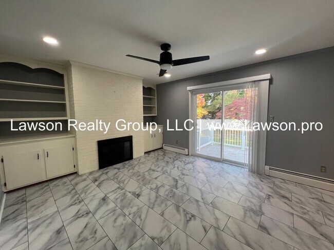 Building Photo - Very Nice & Spacious Home in Hidden Valley Neighborhood - Pet Friendly!