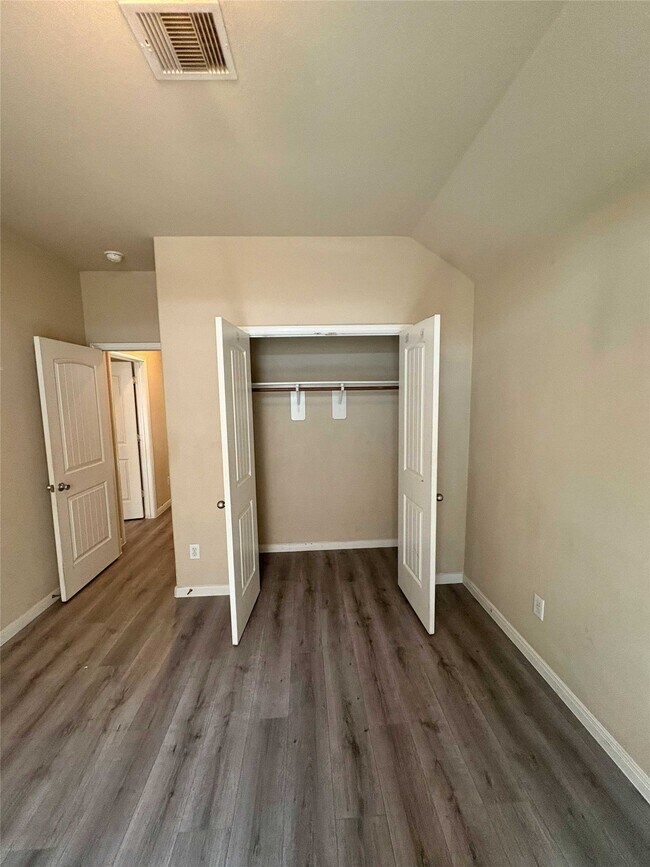 Building Photo - 4423 Fenetre Forest St