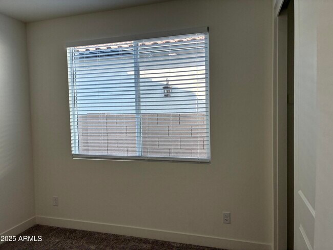 Building Photo - 17778 W Crawfordsville Dr