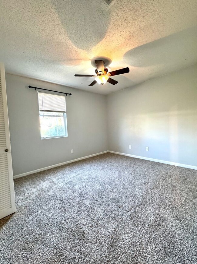Building Photo - 308 Candlewood Dr