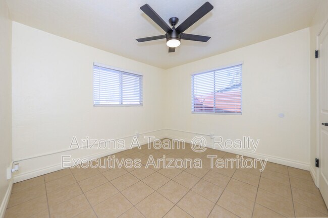 Building Photo - 1654 N Rosemont Blvd