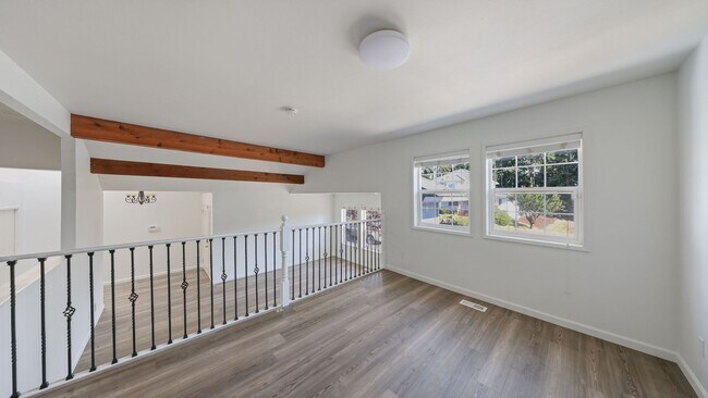 Building Photo - 4 Bed 3 Bath - 2 Living Rooms - Office Area - Pet Friendly - NAS Whidbey