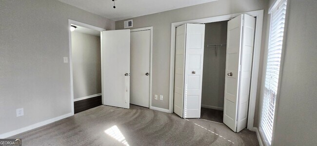 Building Photo - 5151 Roswell Rd