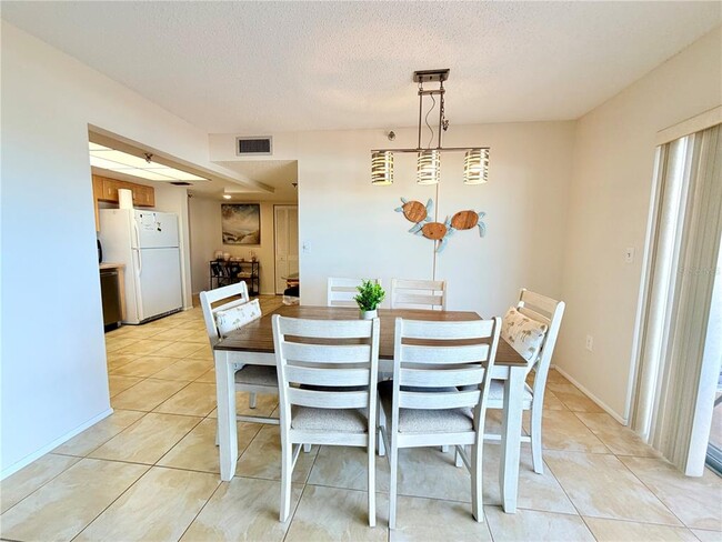Building Photo - 7430 Sunshine Skyway Ln S