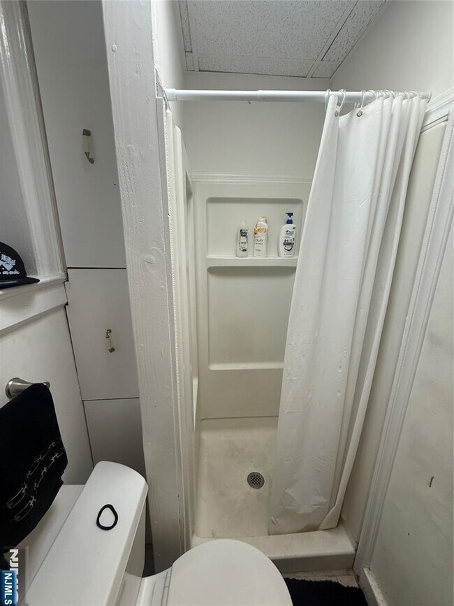 Building Photo - 322 Anderson Ave