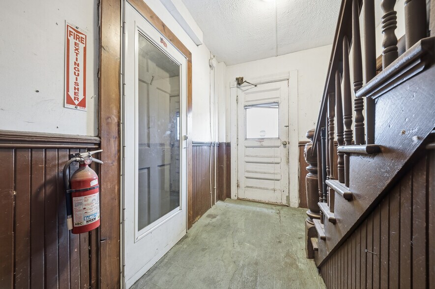 Building Photo - 367 Spruce St