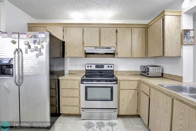 Building Photo - 8592 W Sunrise Blvd