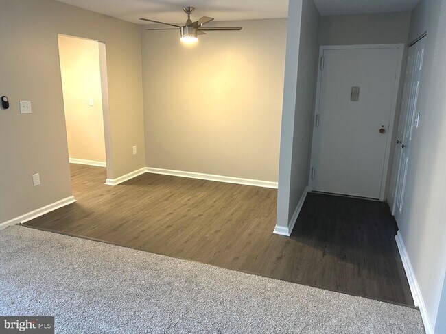 Building Photo - 803 Almond Ct