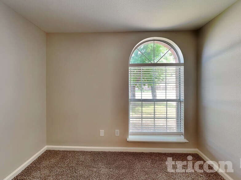 Building Photo - 1110 Sage Brush Tr