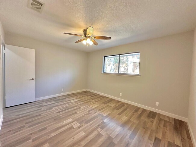Building Photo - 11740 D-K Ranch Rd