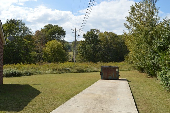 Building Photo - 2301 Lakeland Dr