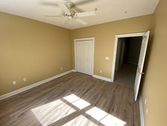 Building Photo - 5650 Barefoot Resort Bridge Rd