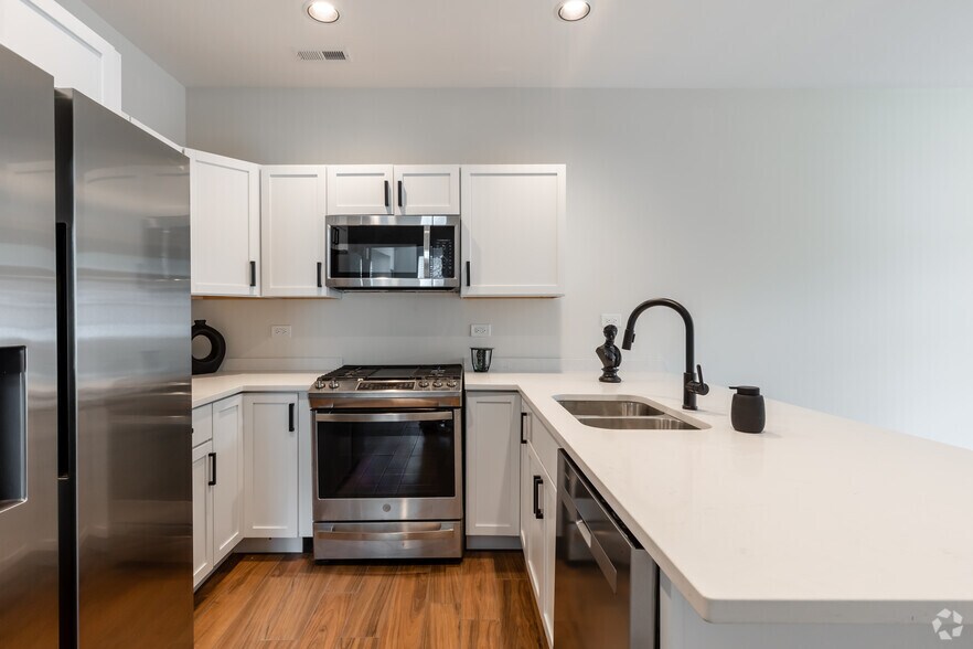 3BR, 2BA - 1,300SF - Kitchen - The Schoolhouse Apartments