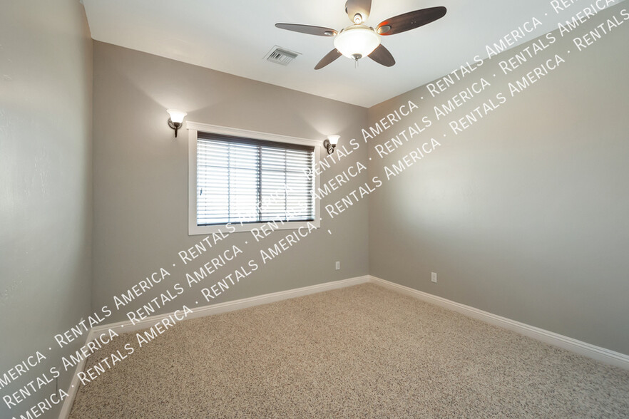 Building Photo - 16819 E Palm Beach Dr
