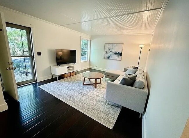 Primary Photo - Beautifully Maintained Townhome in the Heart of Bellevue!