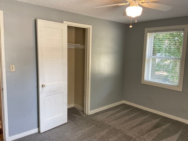 Building Photo - PRE-LEASING FOR APPROVED APPLICANTS! Great...