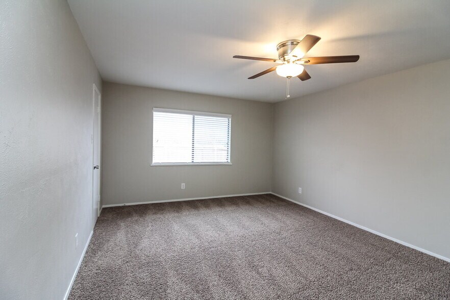 Building Photo - 9214 Willowbrook Dr