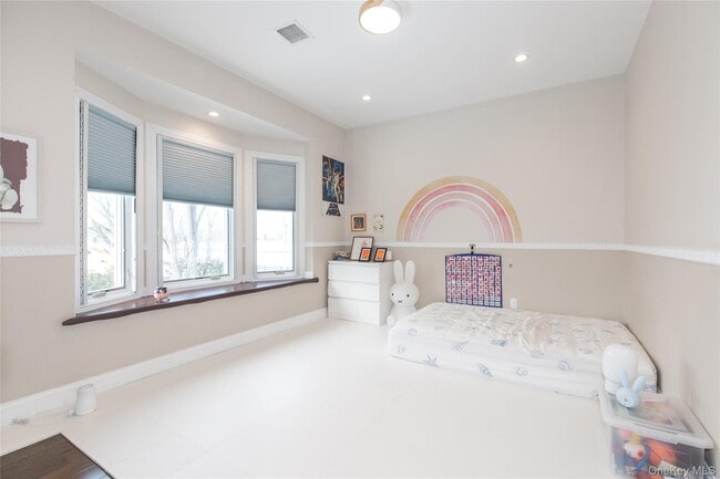 Building Photo - 66 Essex Rd