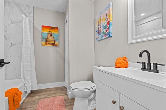 Building Photo - 816 W 9th St