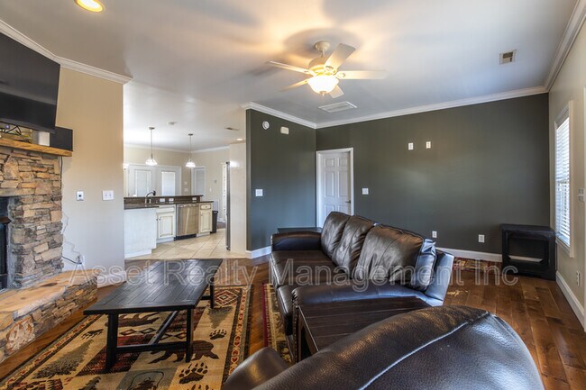 Building Photo - 306 White Cap Ln