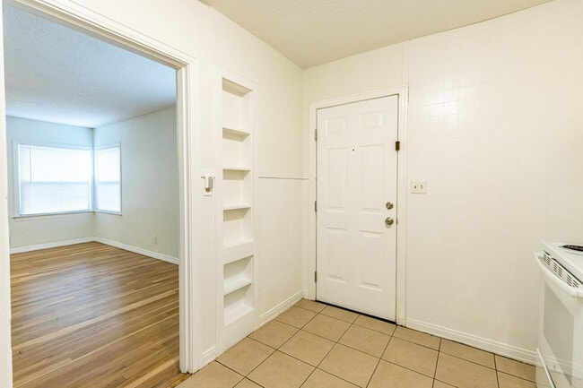 Building Photo - 2120 28th St