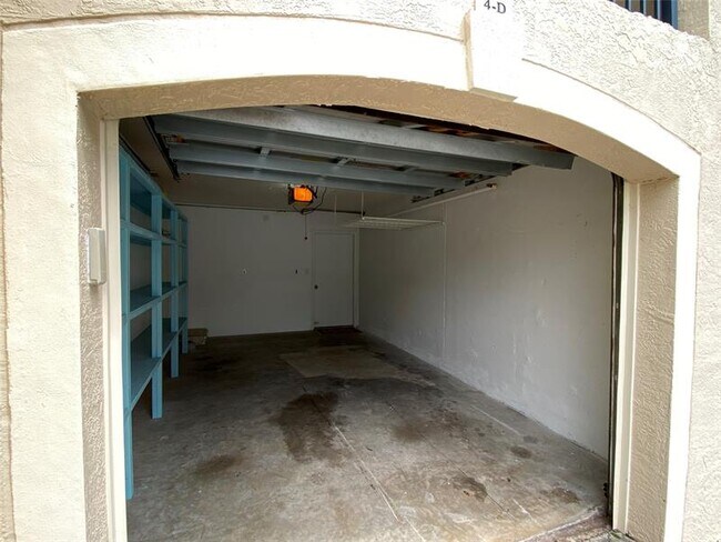Building Photo - 15035 Michelangelo Blvd