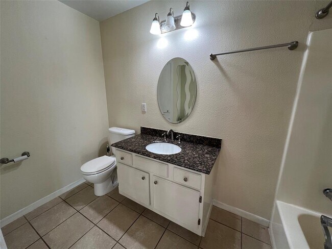 Building Photo - 2450 Ashdale Dr