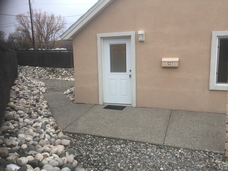 Primary Photo - 1227 Parkhill Dr