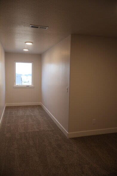 Building Photo - 4805 S Heartwood Rd