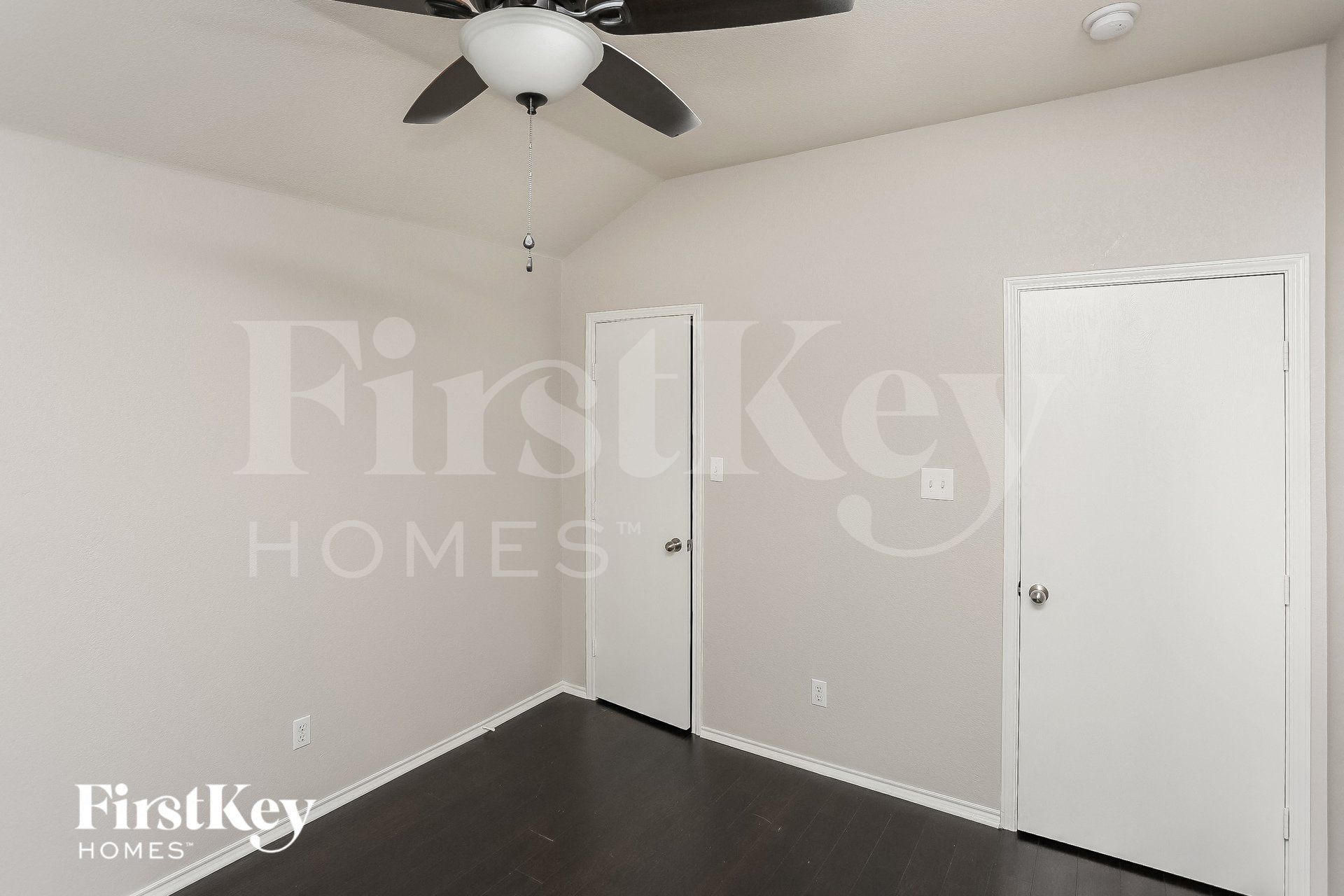 Building Photo - 1049 Castle Top Dr