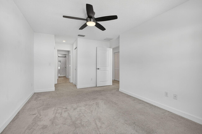 Building Photo - 4408 Hemlock Dr