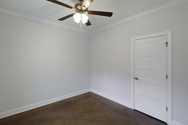 Building Photo - 1172 Greenfield Cir