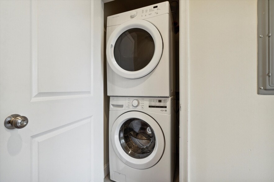 Building Photo - 1521 W Seybert St