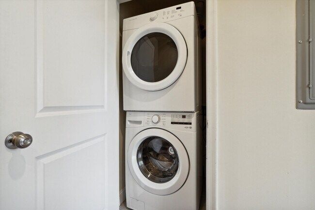 Building Photo - 1521 W Seybert St