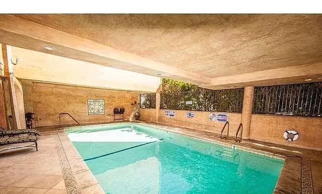 Building Photo - 1154 S Barrington Ave