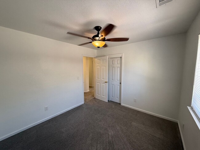 Building Photo - 4-bedroom Single Story home in Ripon!