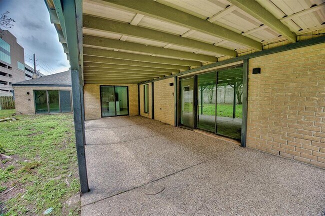 Building Photo - 15626 Whitewater Ln