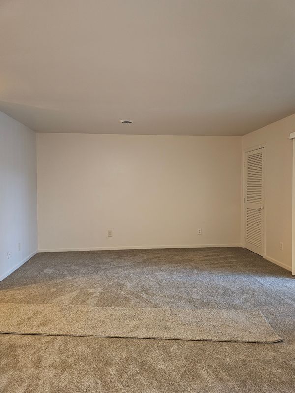 Building Photo - 29936 Utica Rd