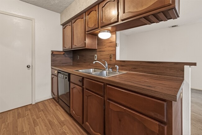 Building Photo - 13424 Castilian Dr