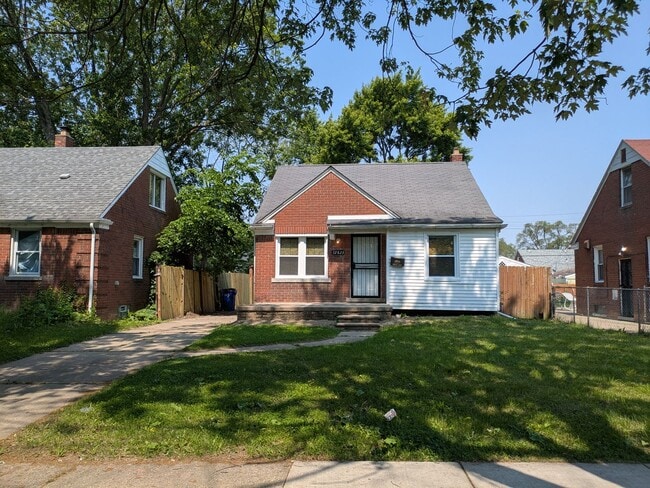 Primary Photo - 12823 Riad St